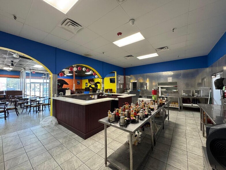 More Photos Of 1906-1908 N Frazier St, Conroe Health Club For Lease