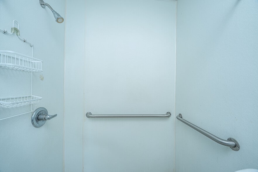 More Photos Of 1058 Edgewater Rd, Pineville Hotel For Sale