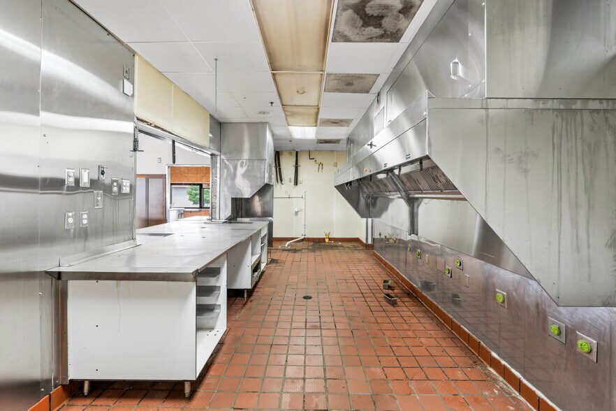 More Photos Of 1197 Lakes Blvd, Lake Park Fast Food For Lease