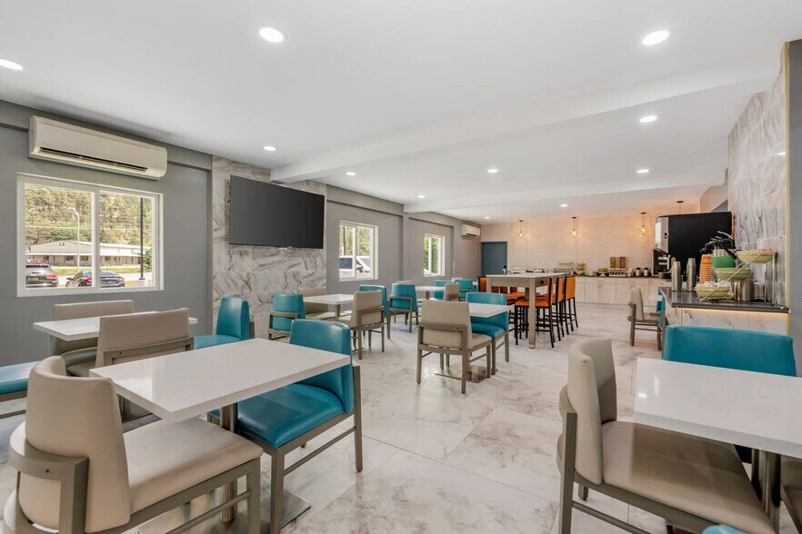 More Photos Of 412 US-70, Ruidoso Hotel For Sale