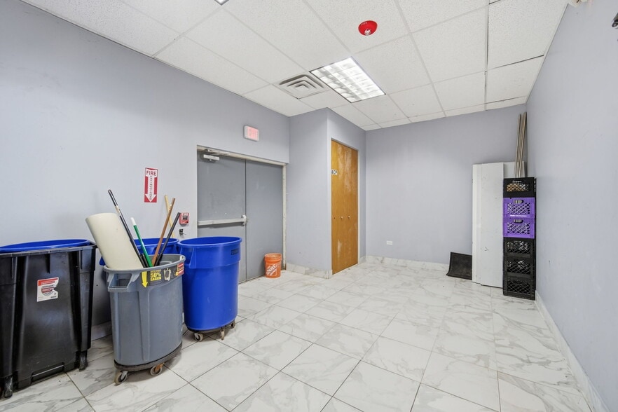 More Photos Of 944 E Roosevelt Rd, West Chicago Storefront For Lease