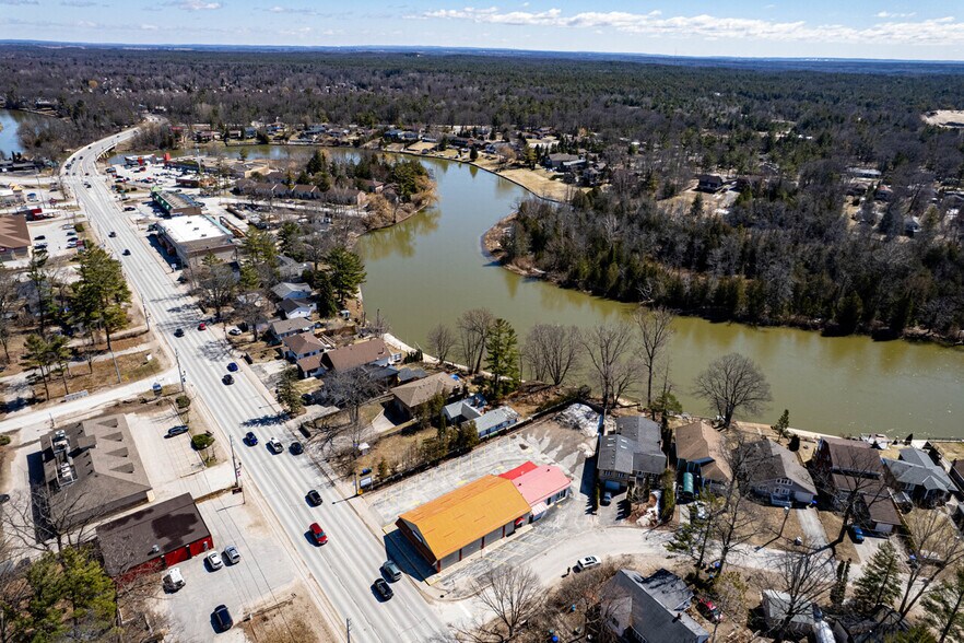 More Photos Of 1367 Mosley St, Wasaga Beach Office For Sale