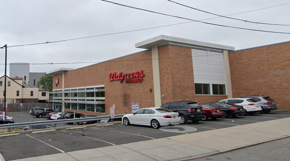 More Photos Of 750 Main St, Paterson Drugstore For Lease