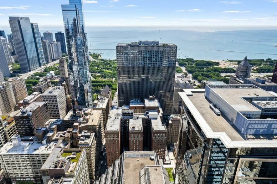 More Photos Of 17 E Monroe St, Chicago Hotel For Sale