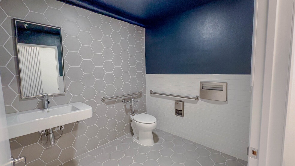 More Photos Of 340 Rancheros Dr, San Marcos Warehouse For Sale