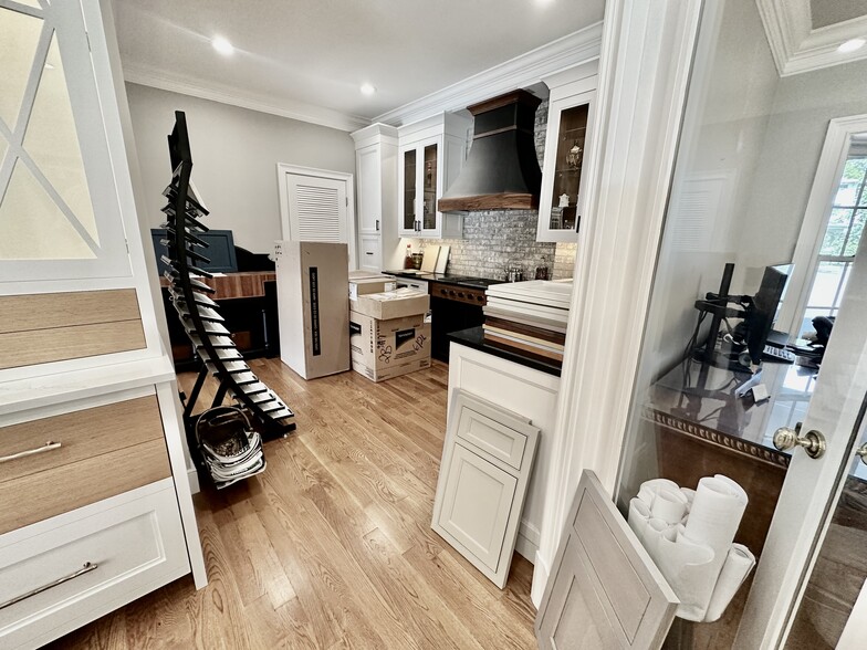 More Photos Of 406 E Putnam Ave, Cos Cob Office For Lease