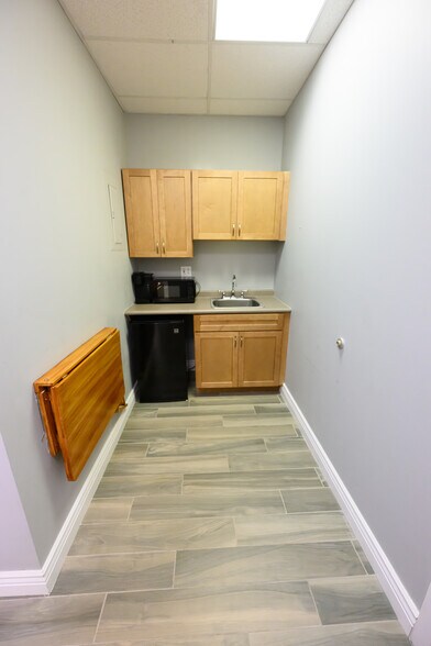 More Photos Of 504 Hamburg Tpke, Wayne Medical For Lease