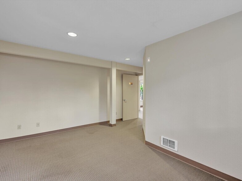 More Photos Of 7522 221st Pl SW, Edmonds Office For Sale