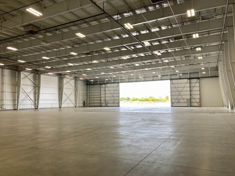 More Photos Of 5649 S Avery Cir, Mesa Airplane Hangar For Sale