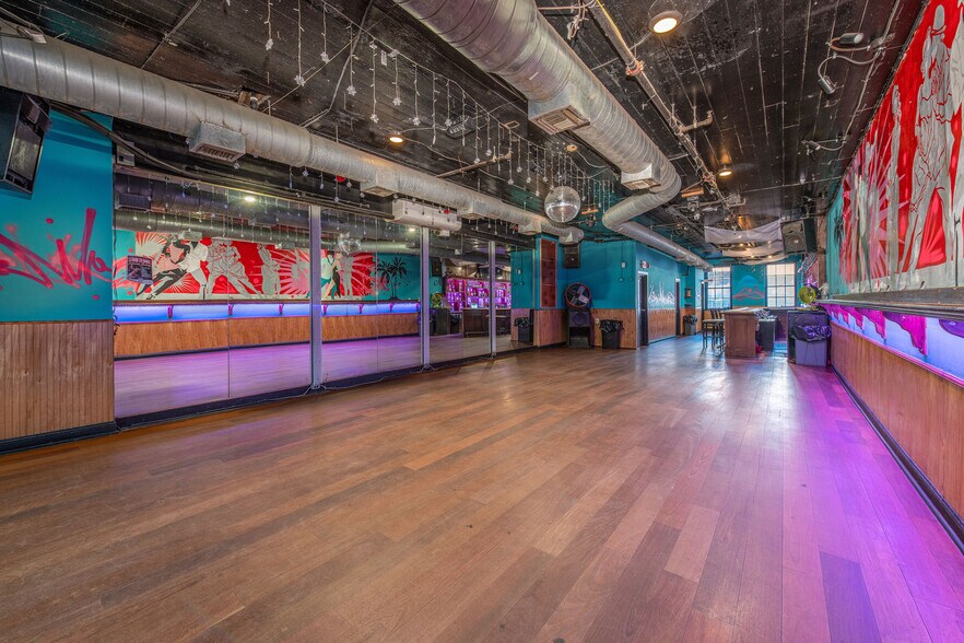 More Photos Of 112 Chestnut St, Philadelphia Storefront Retail Residential For Sale