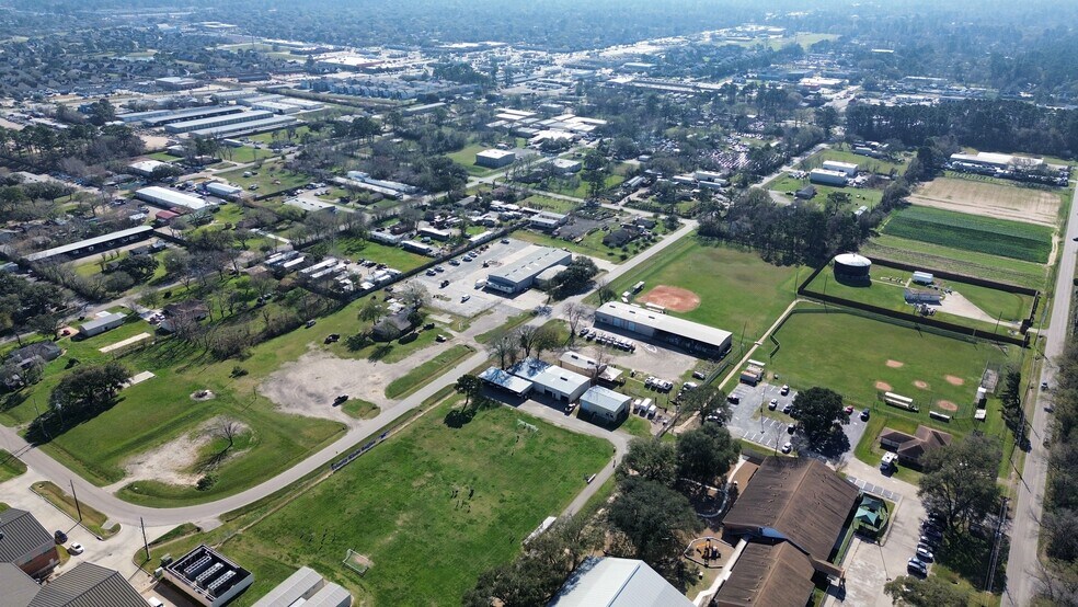 More Photos Of 18901 Turnip St, Spring Warehouse For Lease