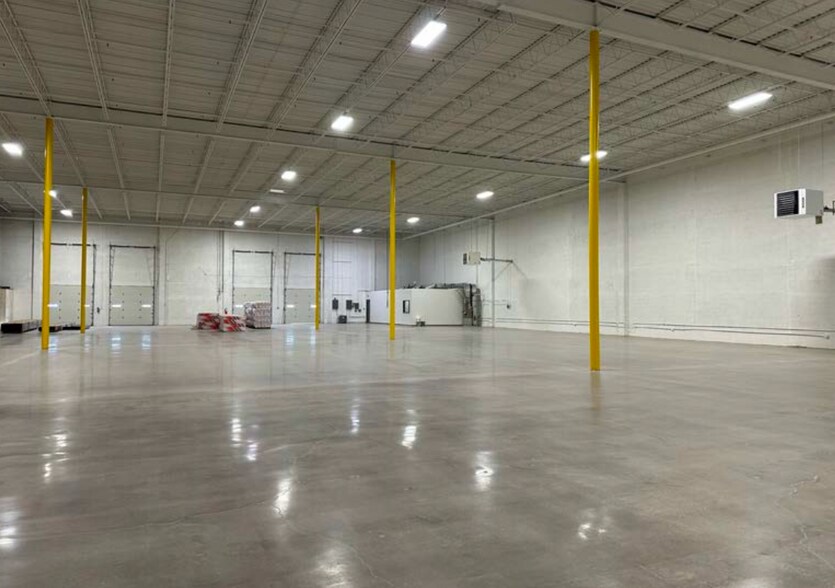 More Photos Of 3023 E Kemper Rd, Sharonville Warehouse For Lease