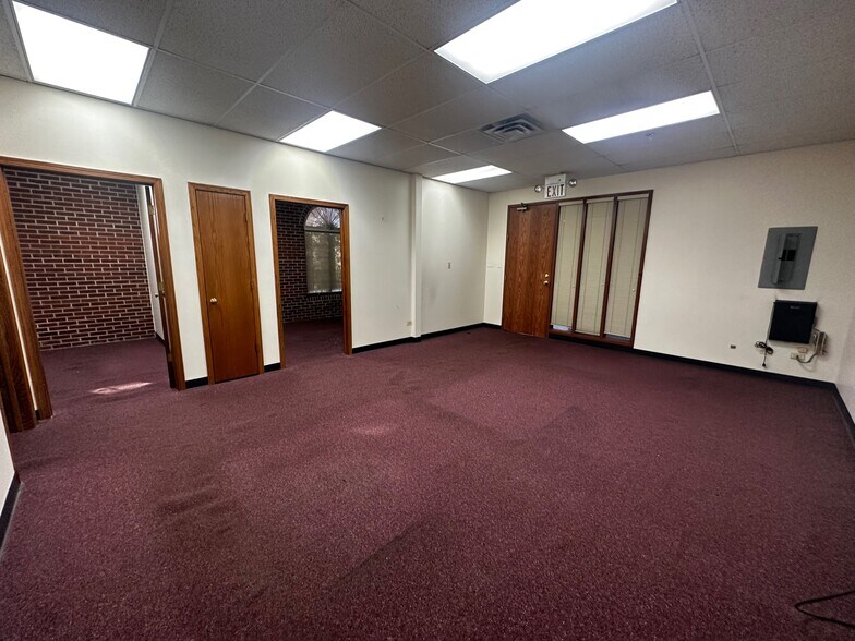 More Photos Of 9401 S Pulaski Rd, Evergreen Park Medical For Sale