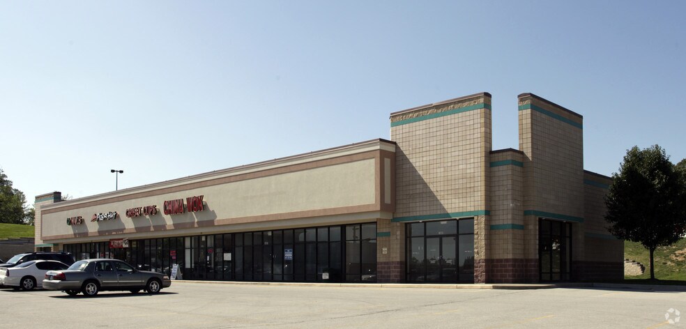 Primary Photo Of 1005-1017 Crossroads Pl, High Ridge General Retail For Lease
