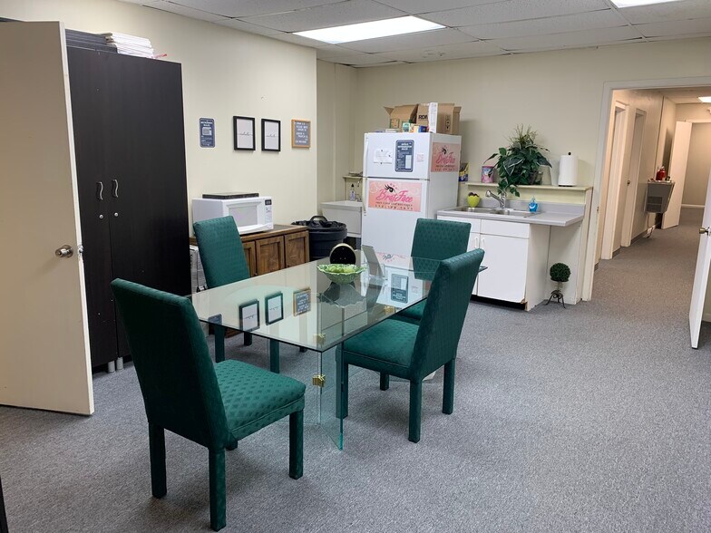 More Photos Of 20811 Dawn Dr, Lago Vista Office For Sale