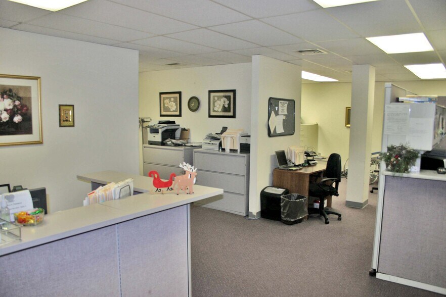 More Photos Of 15 Palomba Dr, Enfield Medical For Sale