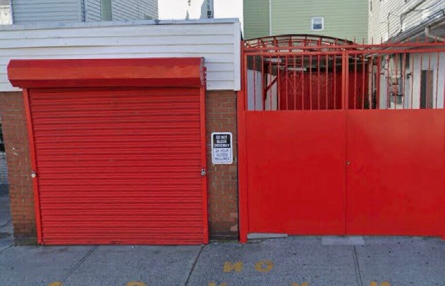 More Photos Of 109-111 Fleming Ave, Newark Apartments For Sale