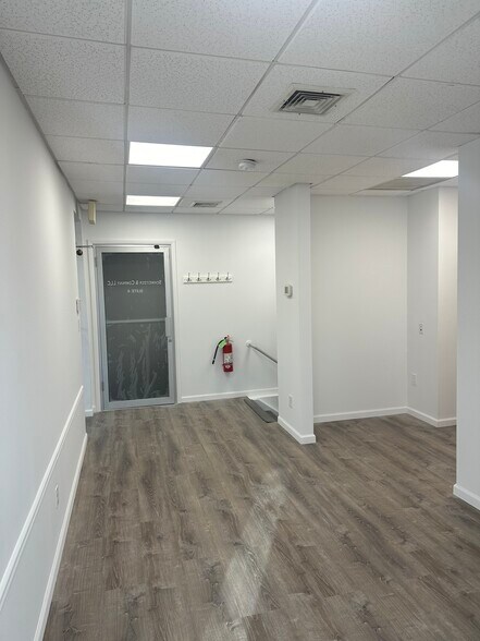 More Photos Of 160 Howells Rd, Bay Shore Medical For Lease
