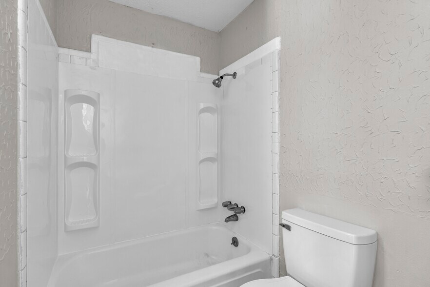 More Photos Of 102 S Browder St, Columbus Multifamily For Sale