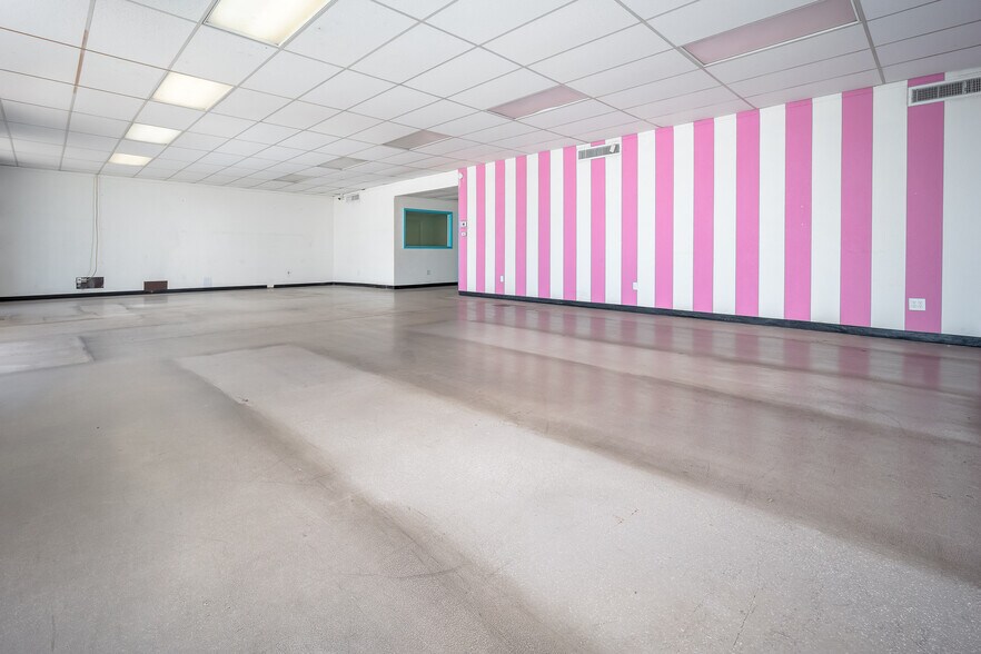 More Photos Of 6845 S Western Ave, Oklahoma City Distribution For Sale