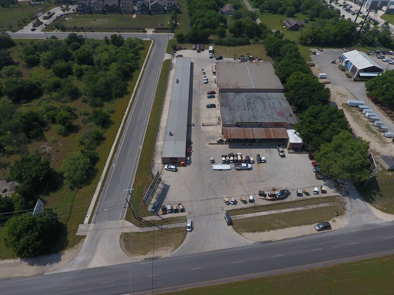 More Photos Of 1971 N I-35, San Marcos Warehouse For Lease