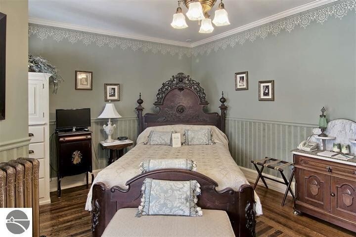 More Photos Of 230 Wellington St, Traverse City Hospitality For Sale