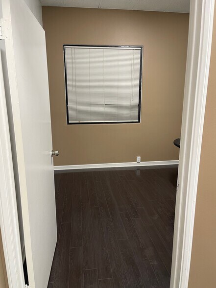 More Photos Of 13313-13321 Ventura Blvd, Sherman Oaks Office For Lease