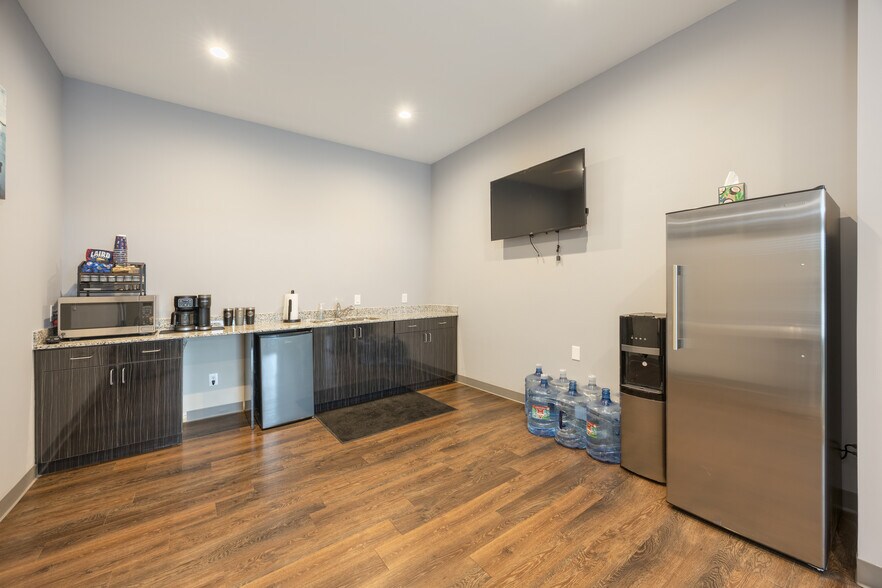 More Photos Of 259 Ranch Trl, Rockwall Office For Lease