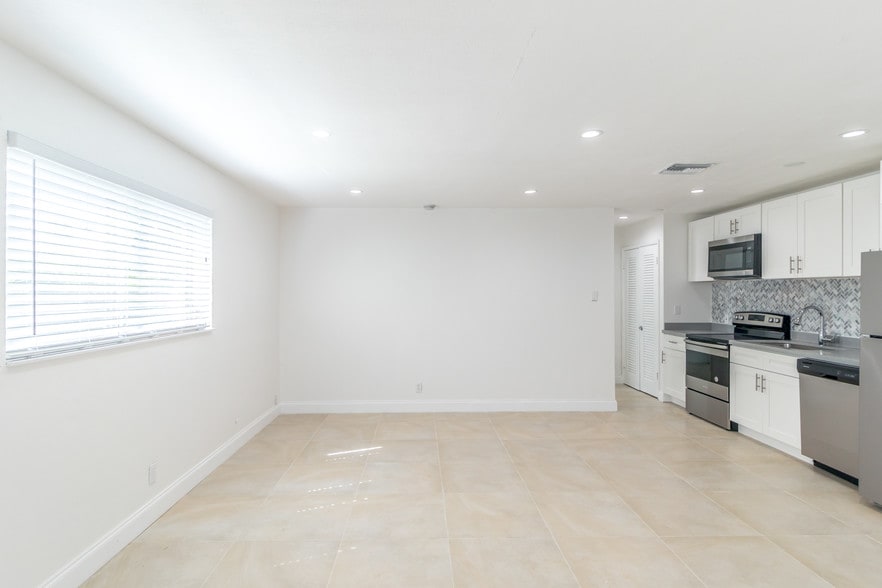 More Photos Of 2201 NE 14th Ave, Wilton Manors Apartments For Sale