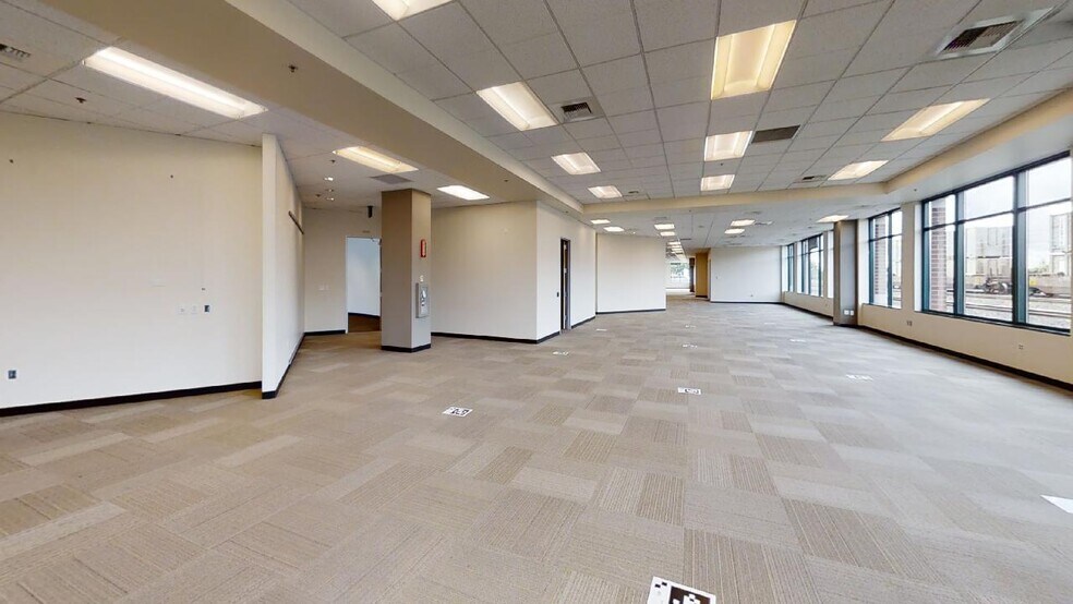 More Photos Of 351 Elliott Ave W, Seattle Unknown For Lease
