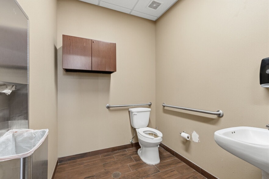 More Photos Of 12111 Cypress North Houston Rd, Cypress Carwash For Sale
