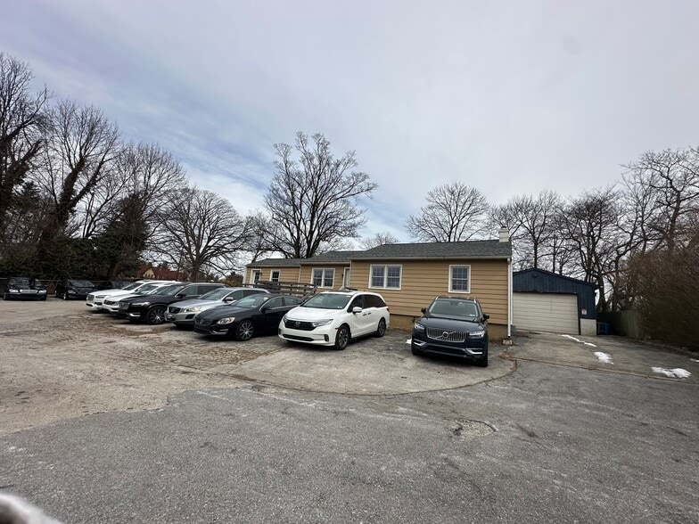 More Photos Of 2 N Lakeside Ave, Berwyn Office For Lease