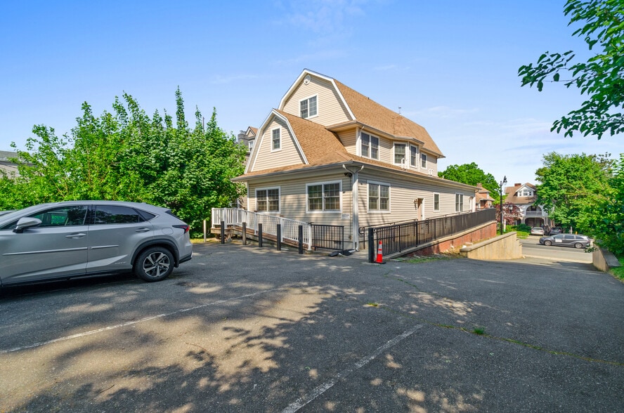 More Photos Of 431 Washington Ave, Belleville Healthcare For Sale
