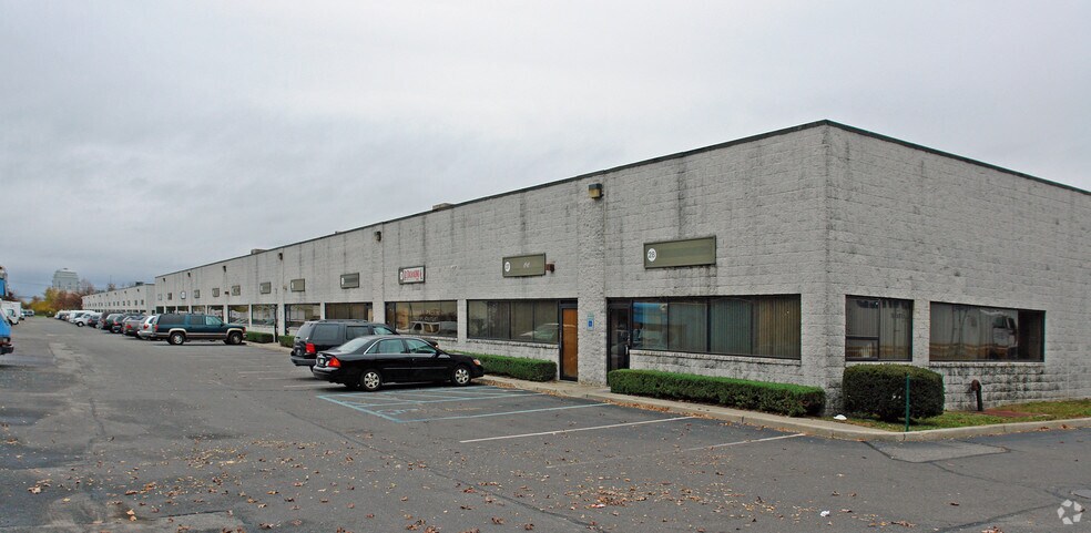 Primary Photo Of 2231 Fifth Ave, Ronkonkoma Warehouse For Lease