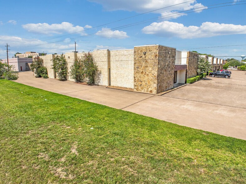 More Photos Of 902-910 Gemini, Houston Unknown For Lease