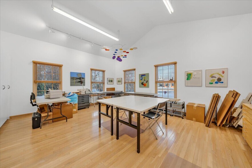 More Photos Of 907 W 14 Mile Rd, Clawson Office For Sale