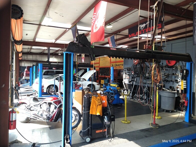 More Photos Of 715 W Waters Ave, Tampa General Retail For Sale