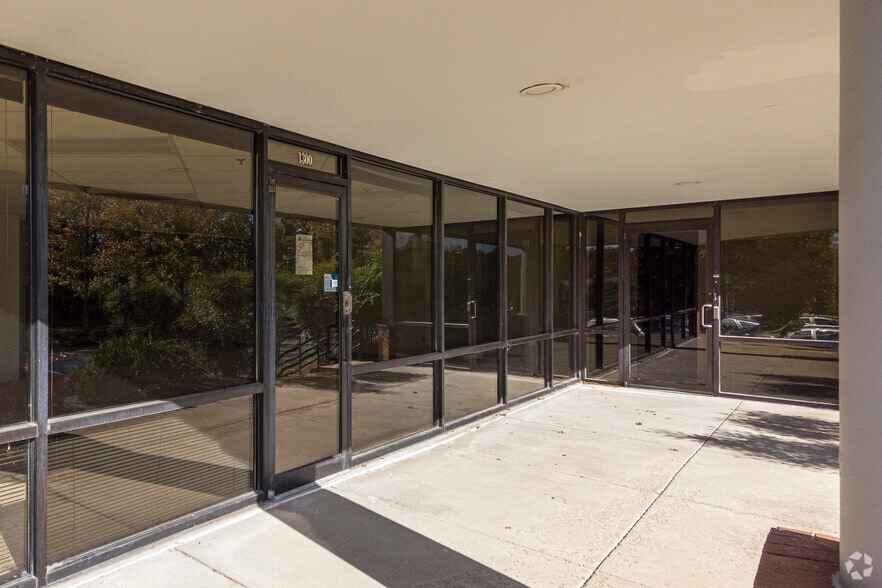 More Photos Of 8560 Cinder Bed Rd, Lorton Light Distribution For Lease