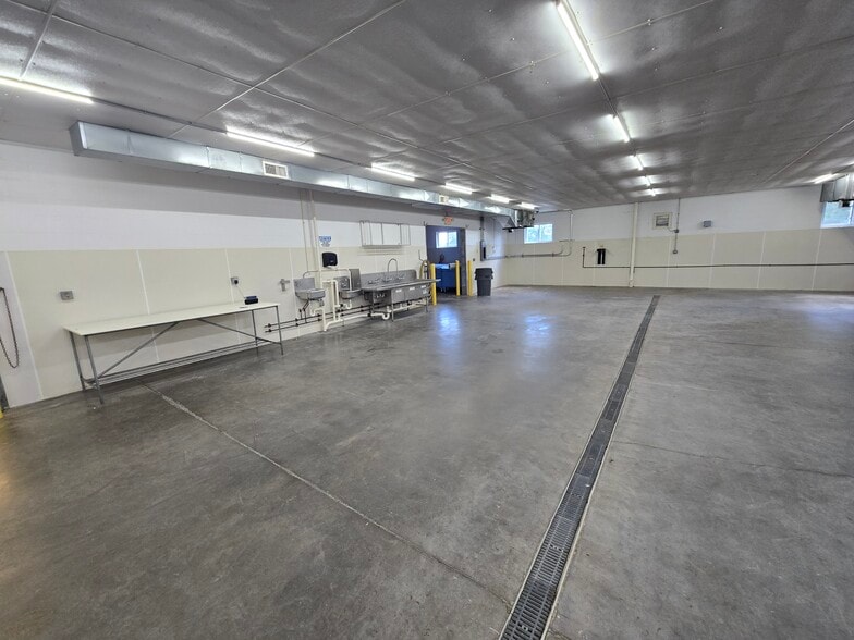 More Photos Of 5157 Taylorsville Rd, Finchville Manufacturing For Lease