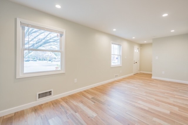 More Photos Of 2276 S Merrick Ave, Merrick Medical For Lease