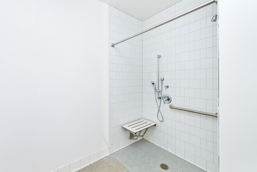 More Photos Of 1600 Lincoln Blvd, Santa Monica Freestanding For Lease