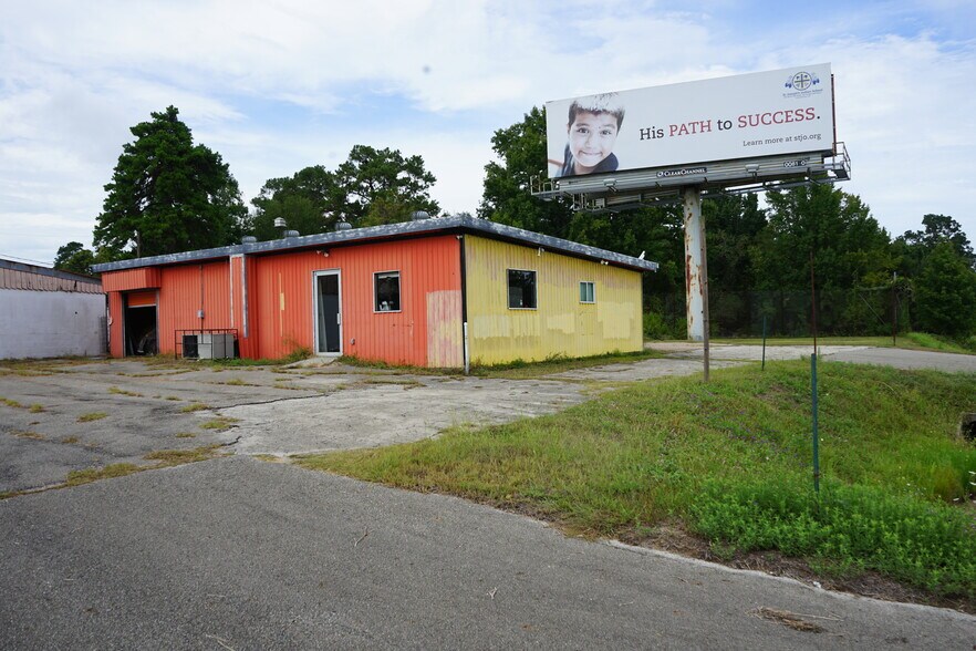 Primary Photo Of 20 Flys St, Shepherd Freestanding For Sale