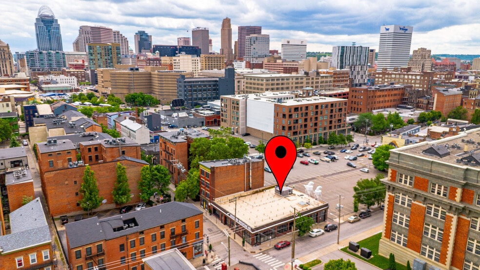 More Photos Of 331 E 13th St, Cincinnati Bar For Lease