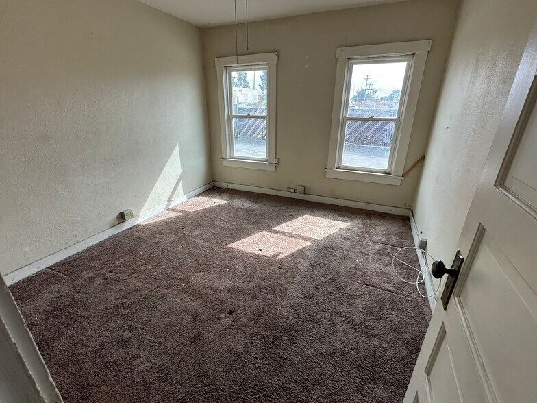 More Photos Of 9625 8th St, Rancho Cucamonga Contractor Storage Yard For Sale