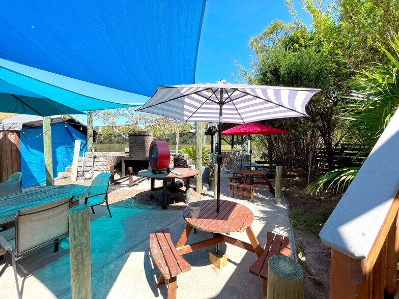 More Photos Of 2111 Sea Island Pky, Saint Helena Island General Retail For Sale