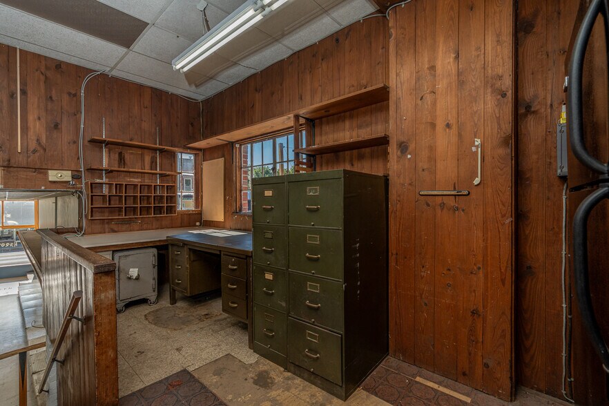 More Photos Of 250-252 Xenia Ave, Yellow Springs Storefront Retail Residential For Sale