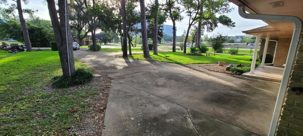 More Photos Of 1001 Blackhaw St, Houston Office Residential For Sale