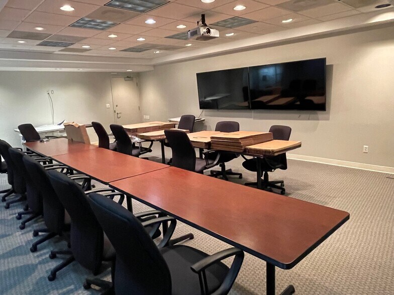 More Photos Of 74 Batterson Park Rd, Farmington Office For Lease