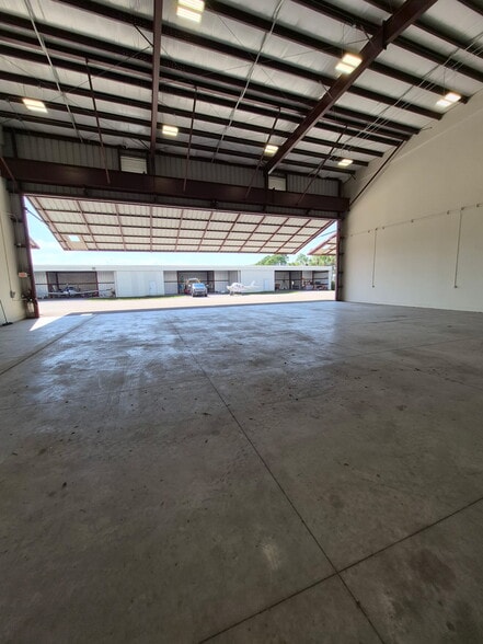 More Photos Of 5-13 Crosley Ln, Sebring Airplane Hangar For Lease