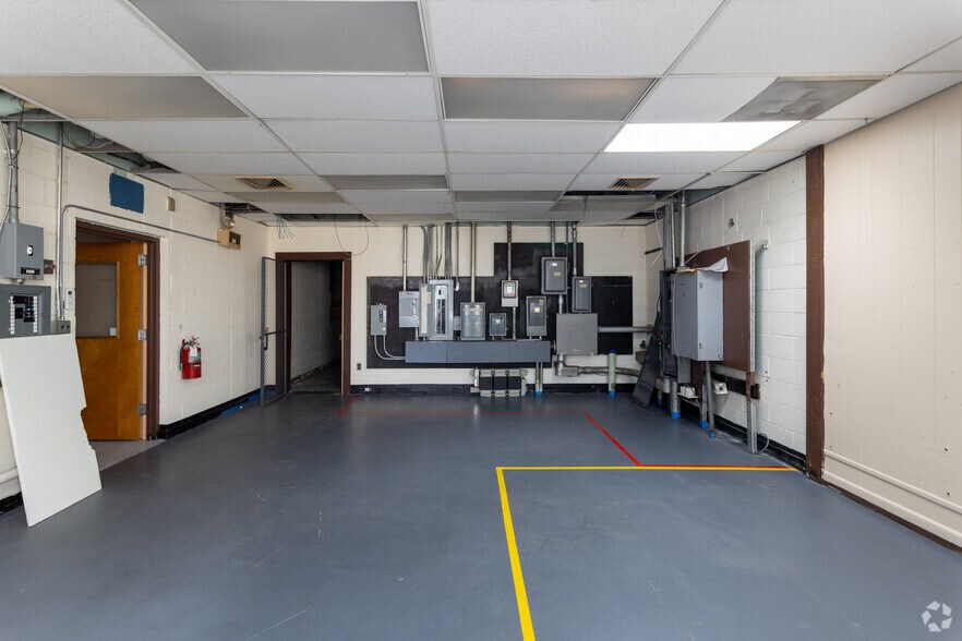 More Photos Of 99 Airport Rd, Concord Manufacturing For Sale